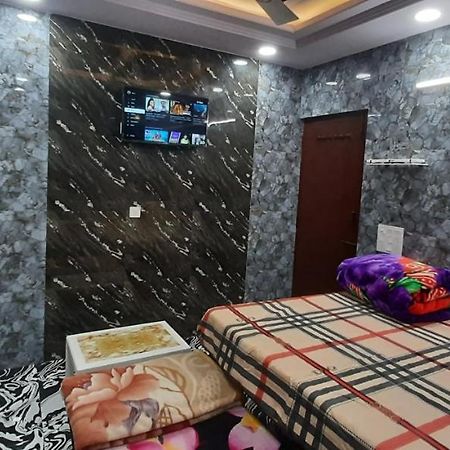 Aggarwal Luxury Room With Private Kitchen Washroom And Balcony Along With Fridge, Ac, Android Tv, Wifi In Main Lajpat Nagar New Delhi Eksteriør bilde