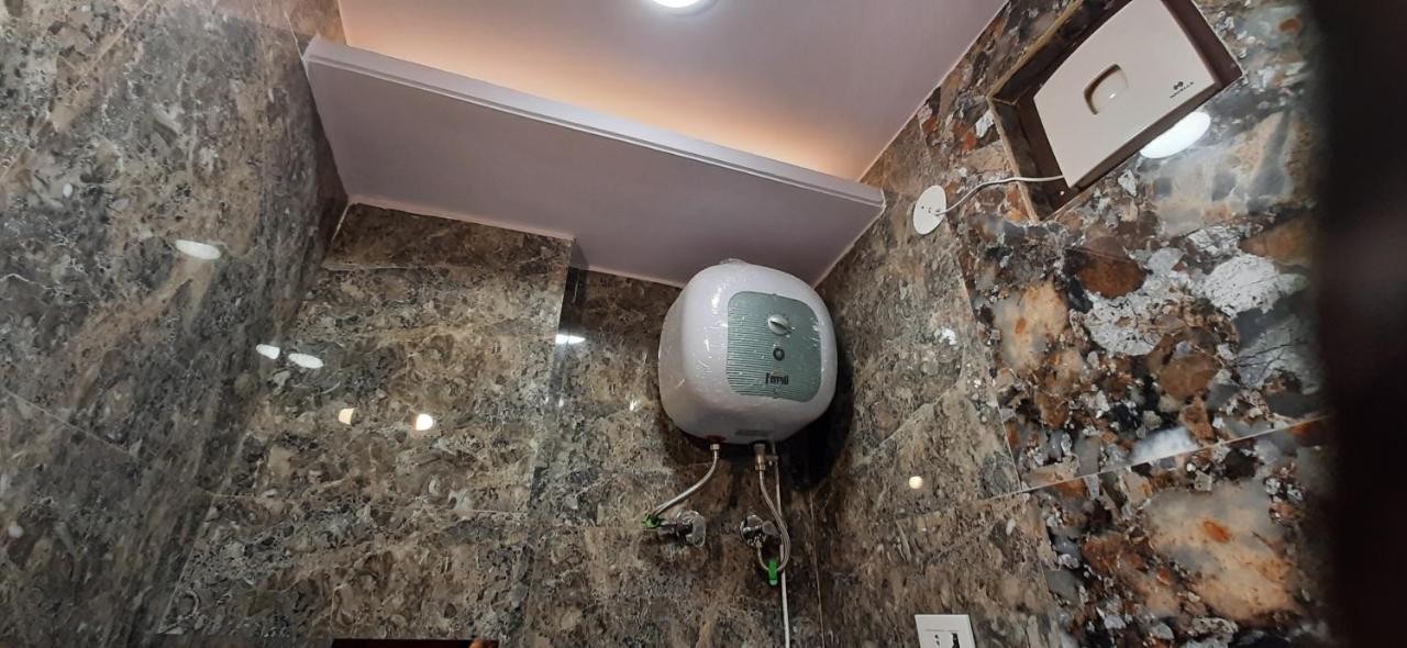 Aggarwal Luxury Room With Private Kitchen Washroom And Balcony Along With Fridge, Ac, Android Tv, Wifi In Main Lajpat Nagar New Delhi Eksteriør bilde