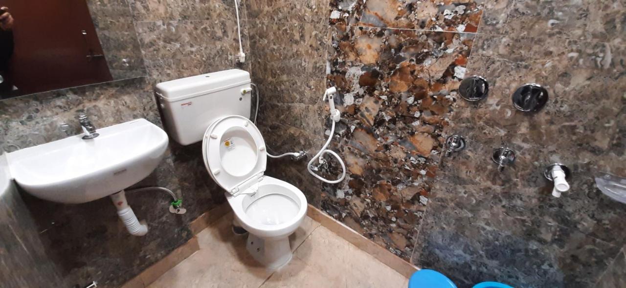 Aggarwal Luxury Room With Private Kitchen Washroom And Balcony Along With Fridge, Ac, Android Tv, Wifi In Main Lajpat Nagar New Delhi Eksteriør bilde