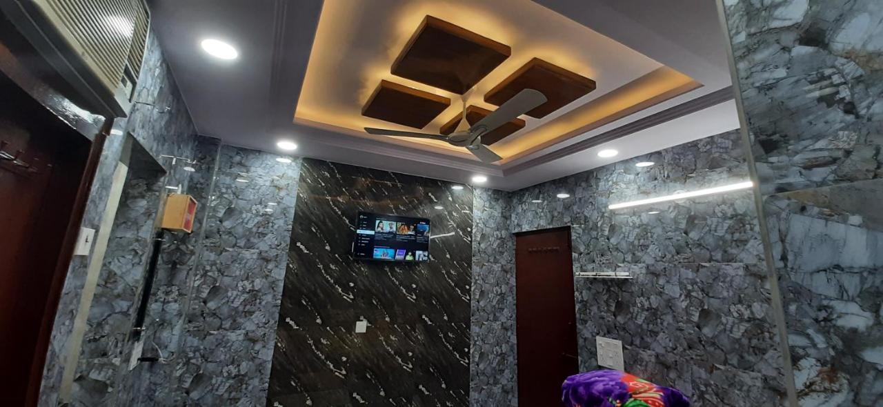Aggarwal Luxury Room With Private Kitchen Washroom And Balcony Along With Fridge, Ac, Android Tv, Wifi In Main Lajpat Nagar New Delhi Eksteriør bilde