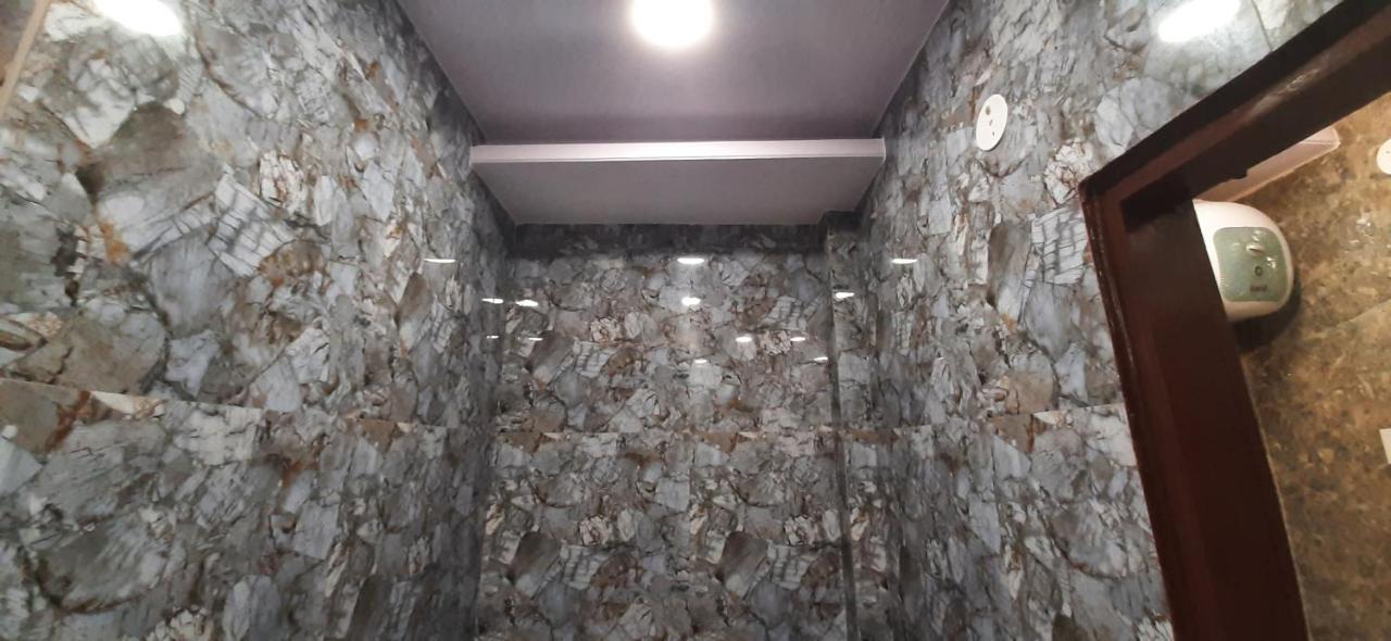 Aggarwal Luxury Room With Private Kitchen Washroom And Balcony Along With Fridge, Ac, Android Tv, Wifi In Main Lajpat Nagar New Delhi Eksteriør bilde
